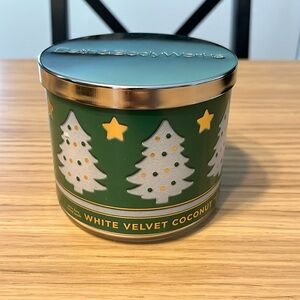Bath & Body Works 3 Wick Candle. White Velvet Coconut.